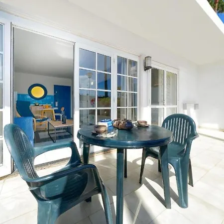 One Bedroom With A Pool, Near Playa Chica Апартаменти