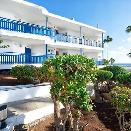 One Bedroom With A Pool, Near Playa Chica Апартаменти *