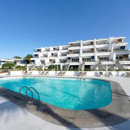 Апартаменти One Bedroom With A Pool, Near Playa Chica