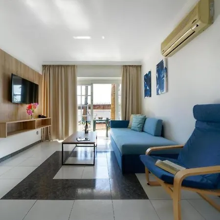 Апартаменти One Bedroom With A Pool, Near Playa Chica *