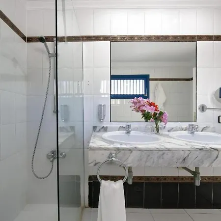 Апартаменти One Bedroom With A Pool, Near Playa Chica *