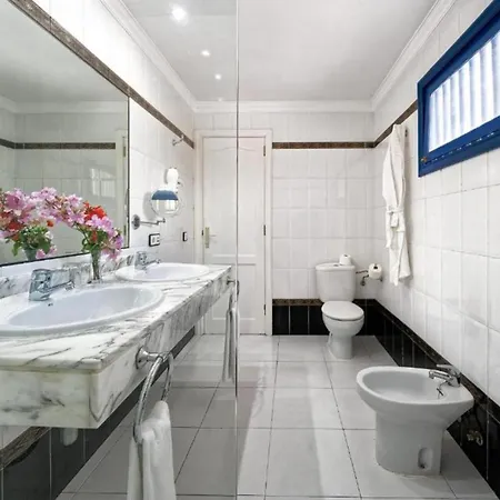 Апартаменти One Bedroom With A Pool, Near Playa Chica *