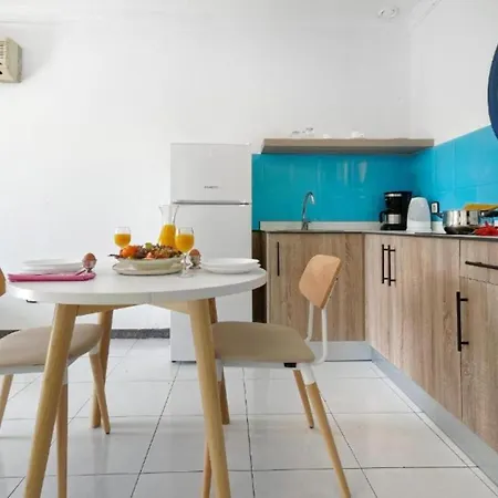 Апартаменти One Bedroom With A Pool, Near Playa Chica