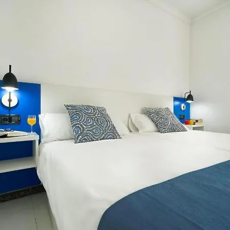 One Bedroom With A Pool, Near Playa Chica Апартаменти