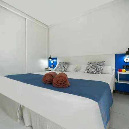 One Bedroom With A Pool, Near Playa Chica Апартаменти